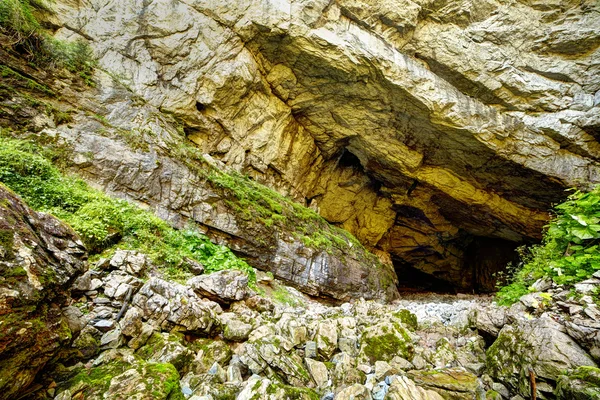 Coiba mare σπήλαιο από το βουνό — Φωτογραφία Αρχείου