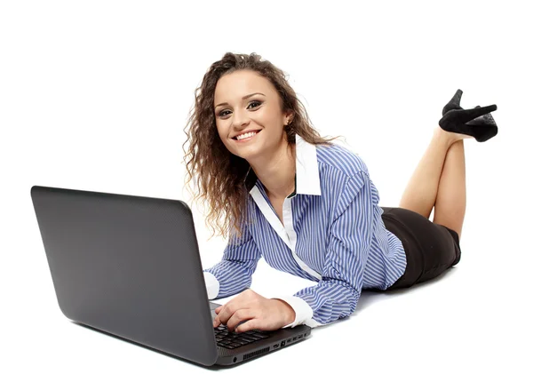 Erfolgreiche Geschäftsfrau liegt auf dem Boden vor ihrem Schoß — Stockfoto