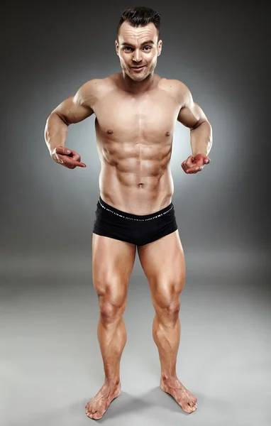 Bodybuilder full length — Stock Photo, Image