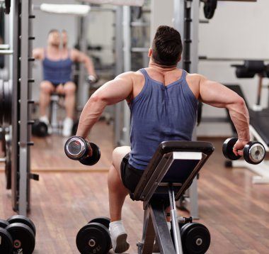 ayna önünde çalışma dışarı adam