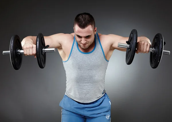 Trening z hantlami — Zdjęcie stockowe