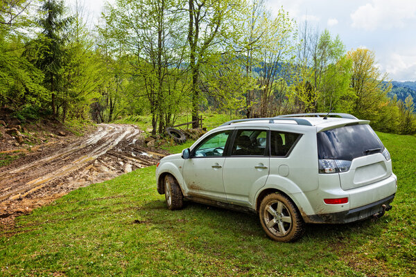 Внедорожник на бездорожье
