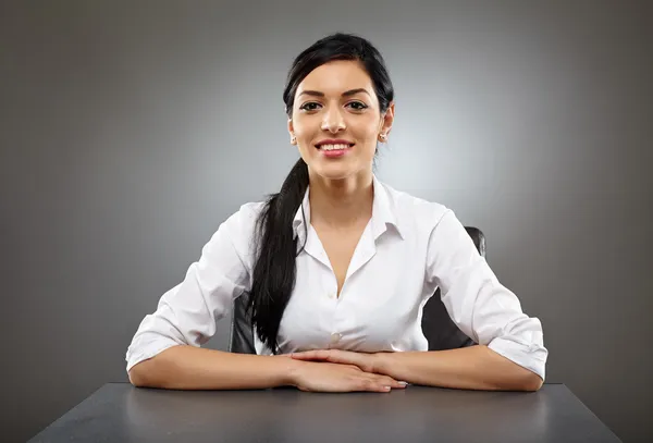 Feliz mujer de negocios latina — Foto de Stock