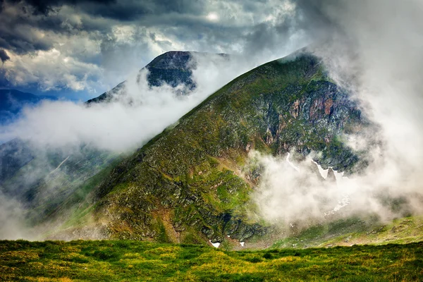 Făgăraş bergen i Rumänien — Stockfoto