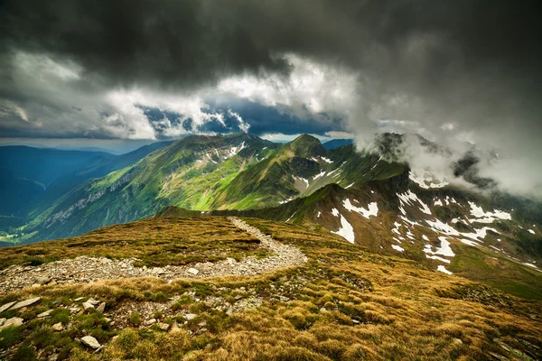 Wanderweg in den rumänischen Bergen — Stockfoto