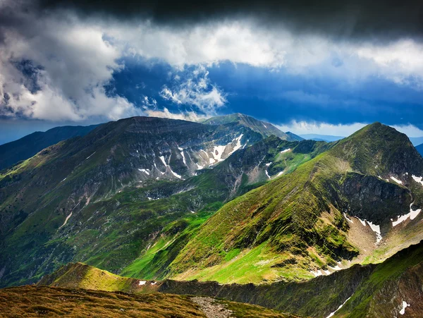 Făgăraş bergen i Rumänien — Stockfoto