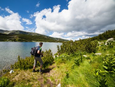 Göl üzerinde yürüyüş