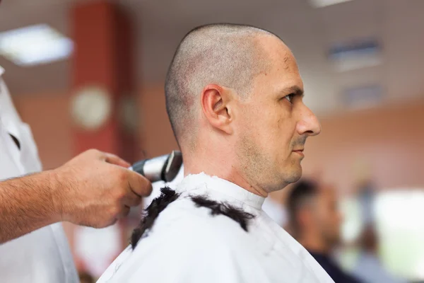 Att få en frisyr — Stockfoto
