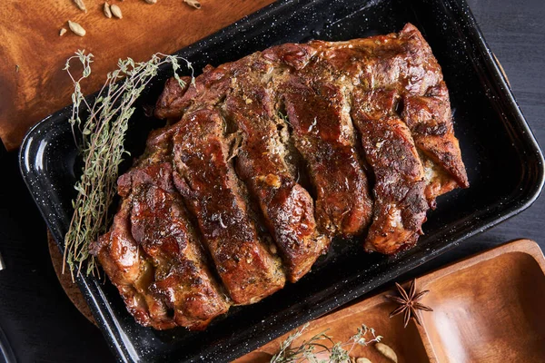 Detailní Záběr Lahodně Pomalého Vařeného Šťavnatého Vepřového Svíčkového Steaku — Stock fotografie