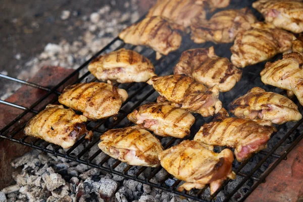 Chicken Thighs Grilled Hot Embers Outdoor — Stock Photo, Image