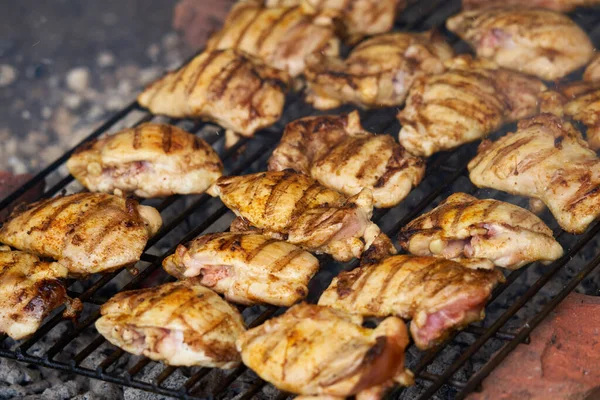 Chicken Thighs Grilled Hot Embers Outdoor — Stock Photo, Image