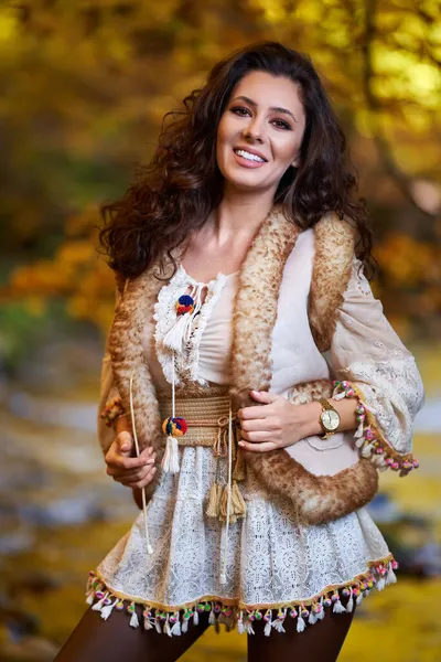 Portrait Beautiful Young Woman River Mid Autumn — Stock Photo, Image