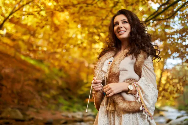 Portrait Beautiful Young Woman River Mid Autumn — Stock Photo, Image