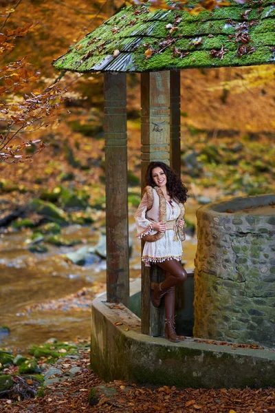 Portrait Beautiful Young Woman River Mid Autumn — Stock Photo, Image