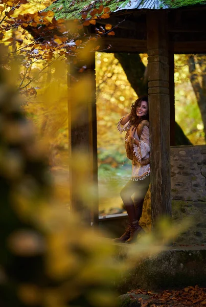 Portrait Beautiful Young Woman River Mid Autumn — Stock Photo, Image