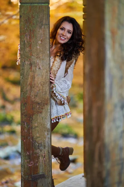 Retrato Una Hermosa Joven Junto Río Mediados Otoño —  Fotos de Stock