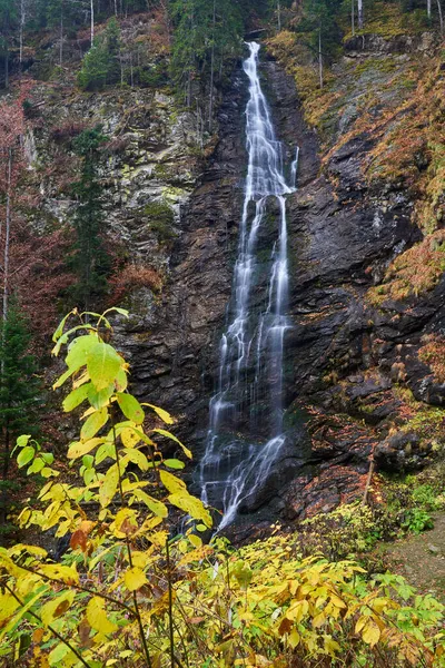Živé Krajina Vodopádem Horách Podzimní Barvy — Stock fotografie
