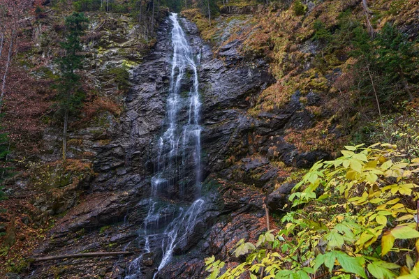 Lebendige Landschaft Mit Wasserfall Den Bergen Herbstliche Farben — Stockfoto