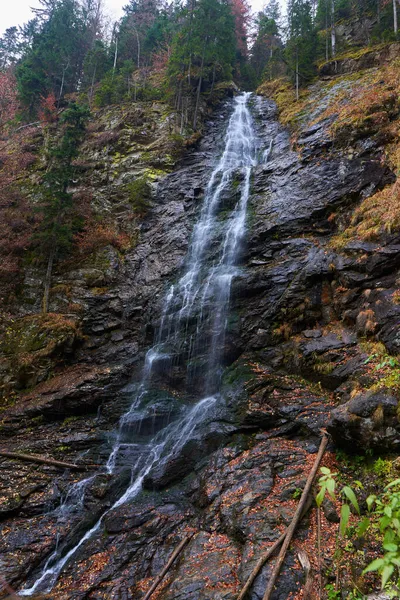 Lebendige Landschaft Mit Wasserfall Den Bergen Herbstliche Farben — Stockfoto