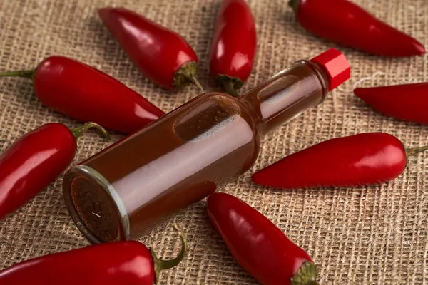 Scharfe Sauce Und Rote Chilischoten Nahaufnahme — Stockfoto