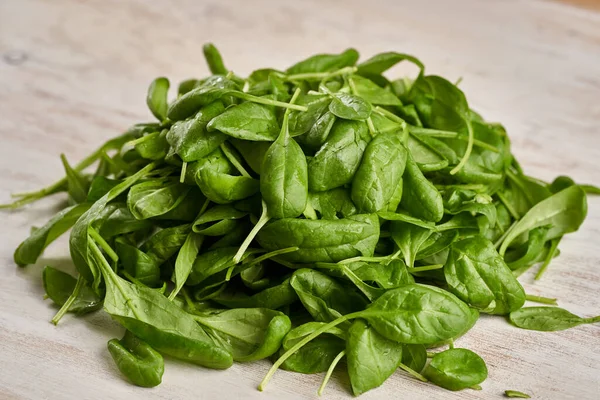 Freshly Picked Washed Baby Spinach Closeup — Stock Photo, Image