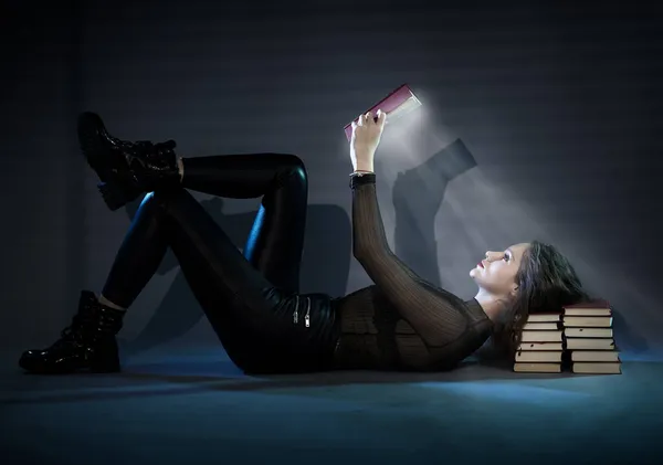 Young Woman Window Light Reading Lot Books — Stock Photo, Image