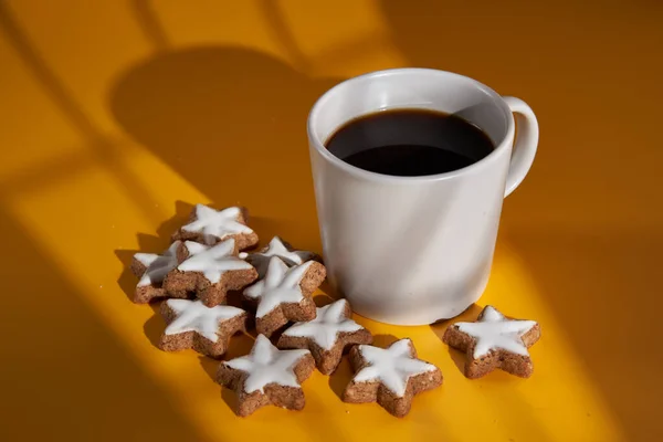 Coffee Cup Christmas Biscuits Morning Yellow Background — Stock Photo, Image