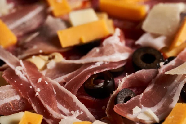 Uncooked Pizza Topping Various Cheddar Cheeses Olives Ham Other Ingredients — Stock Photo, Image