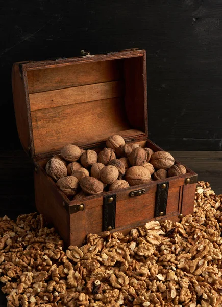 Studio Shot Walnuts Vintage Wooden Board — Stock Photo, Image