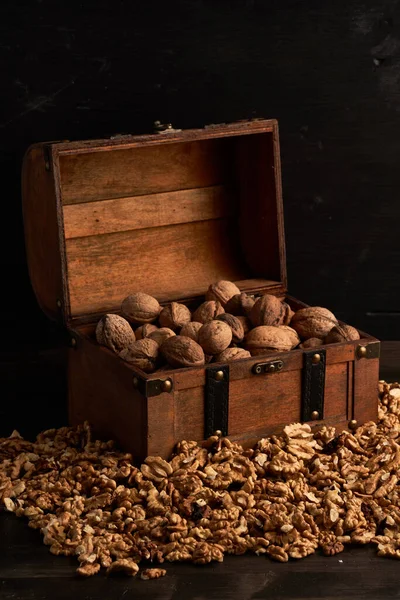 Studio Záběr Vlašských Ořechů Vinobraní Dřevěné Desky — Stock fotografie
