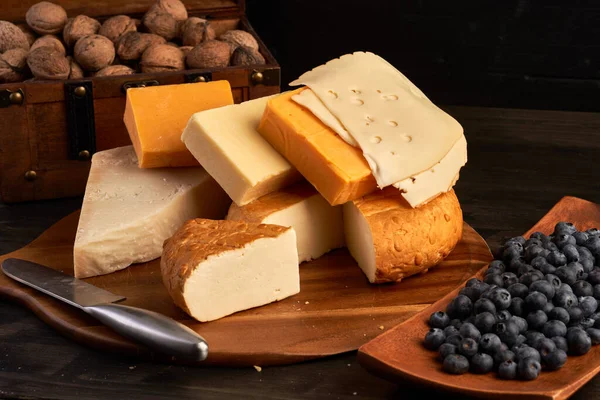 Variety Mature Creamy Cheeses Vintage Wooden Board — Stock Photo, Image