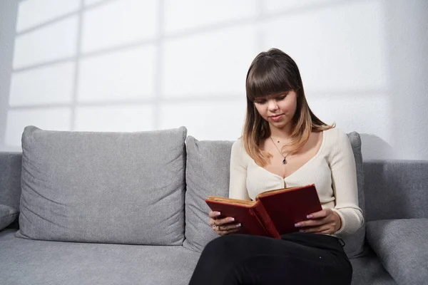Young Woman Sitting Sofa Home Reading Book — Foto Stock