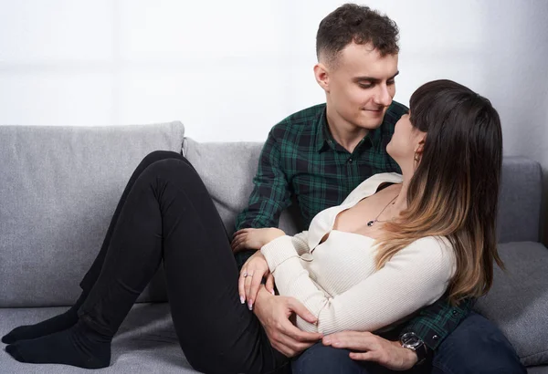 Happy Attractive Young Couple Sitting Sofa Home Fotografia De Stock