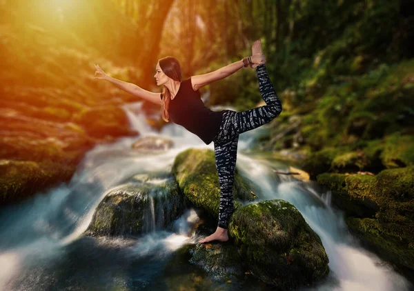 Woman Doing Yoga Middle Fast River Shot Long Exposure — Foto Stock