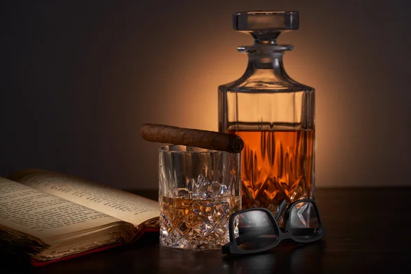 Whisky Met Ijs Een Boek Stijlvolle Ontspanning — Stockfoto