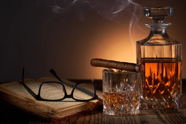 Whisky Met Ijs Een Boek Stijlvolle Ontspanning — Stockfoto