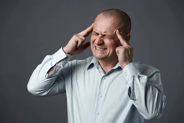 Gammal Affärsman Med Stark Migrän Grund Arbetsrelaterad Stress — Stockfoto