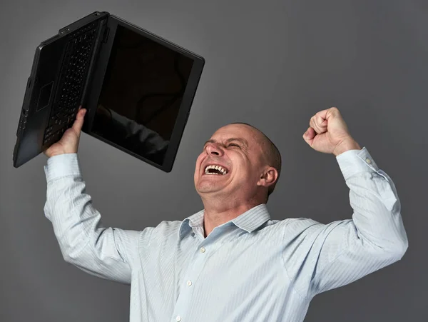 Zeer Gelukkig Zakenman Met Zijn Laptop Vieren Van Overwinning — Stockfoto