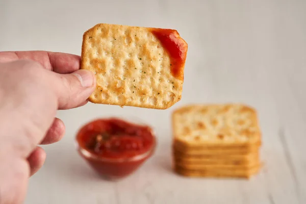 Salted Crackers Salsa Dip Sauce Closeup — Stock Photo, Image