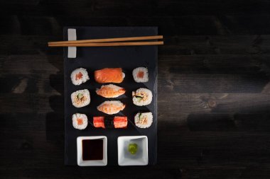 Taze suşi çeşitleri. Kapalı bir daire.