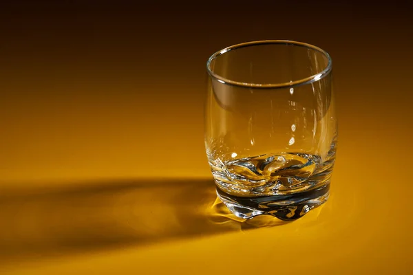 Empty Whiskey Glass Yellow Background Closeup — Stock Photo, Image