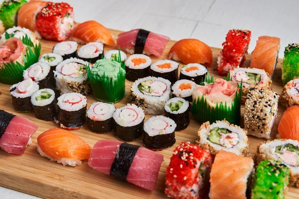 Lahodná Odrůda Čerstvě Připraveného Sushi — Stock fotografie