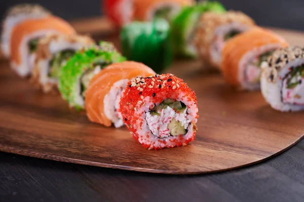 Lahodná Odrůda Čerstvě Připraveného Sushi — Stock fotografie