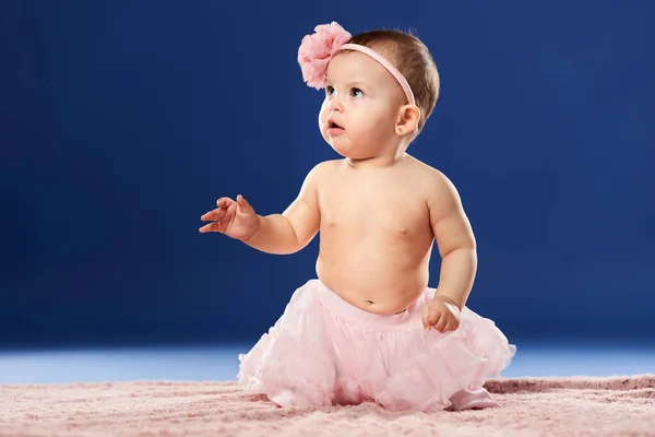 Gros Plan Une Adorable Petite Fille Dans Première Année Studio — Photo