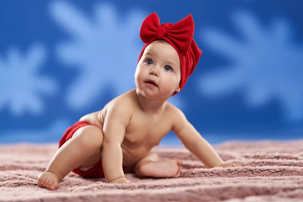 Primer Plano Una Adorable Niña Primer Año Estudio Filmado Sobre —  Fotos de Stock