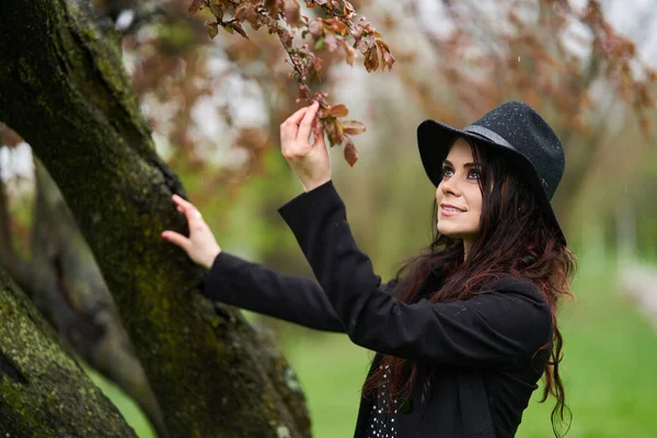 Young Woman Enjoying Spring Rainy Day Park — Fotografia de Stock