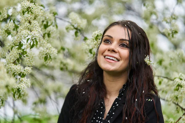 Young Woman Enjoying Spring Rainy Day Park — Photo