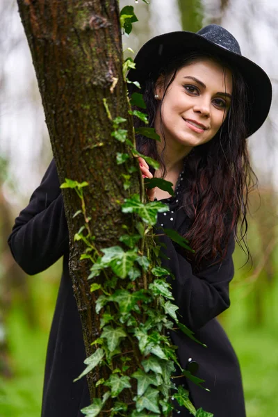 Portrait Beautiful Young Woman Rainy Spring Day Park — Foto de Stock