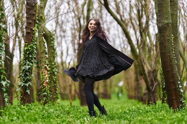 Portrait Beautiful Young Woman Rainy Spring Day Park — Foto Stock