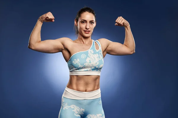 Young Athletic Woman Posing Blue Background Gym Attire — Stock Photo, Image